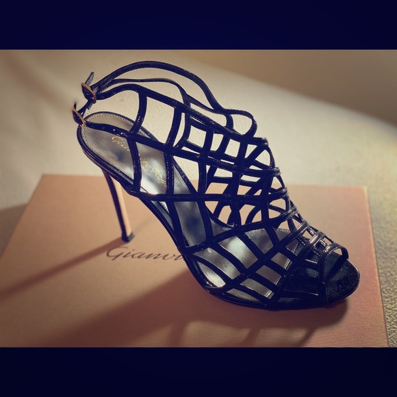 Gianvito Rossi Black Patent Strappy Pumps - Picture 1 of 5